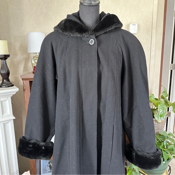 SOLD | Braetan Women’s Vintage Wool Long Coat Hooded Faux Fur Penny Lane Mob - Picture 3 of 15